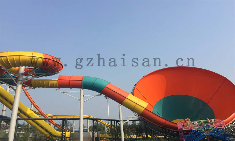 如何进行水上乐园设备的防尘处理?